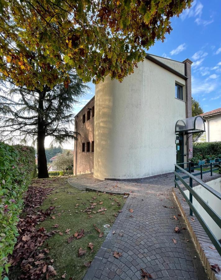 Hotel Visconti Cardano al Campo Kültér fotó