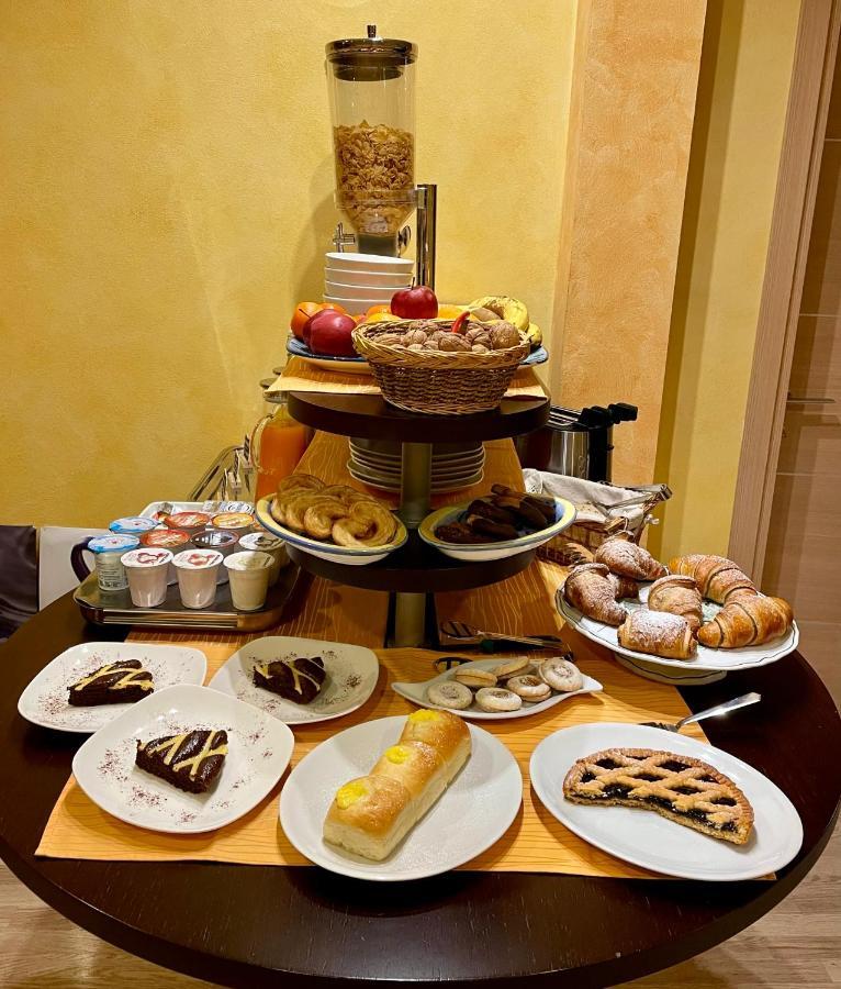 Hotel Visconti Cardano al Campo Kültér fotó