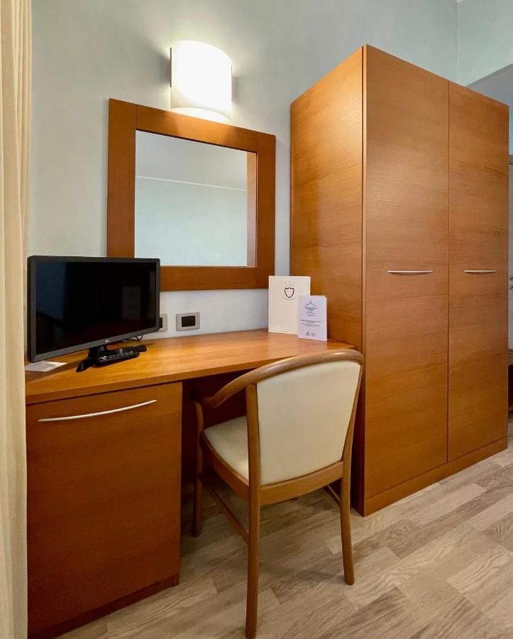 Hotel Visconti Cardano al Campo Kültér fotó