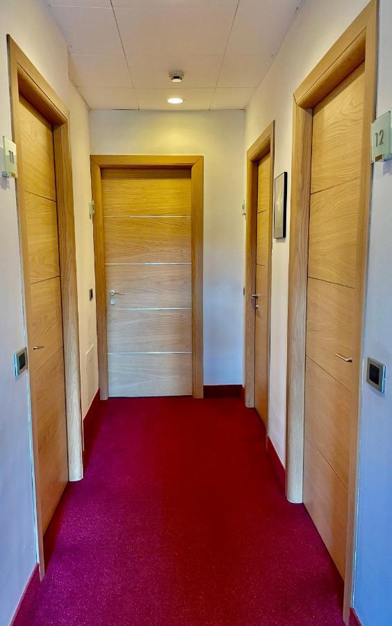 Hotel Visconti Cardano al Campo Kültér fotó