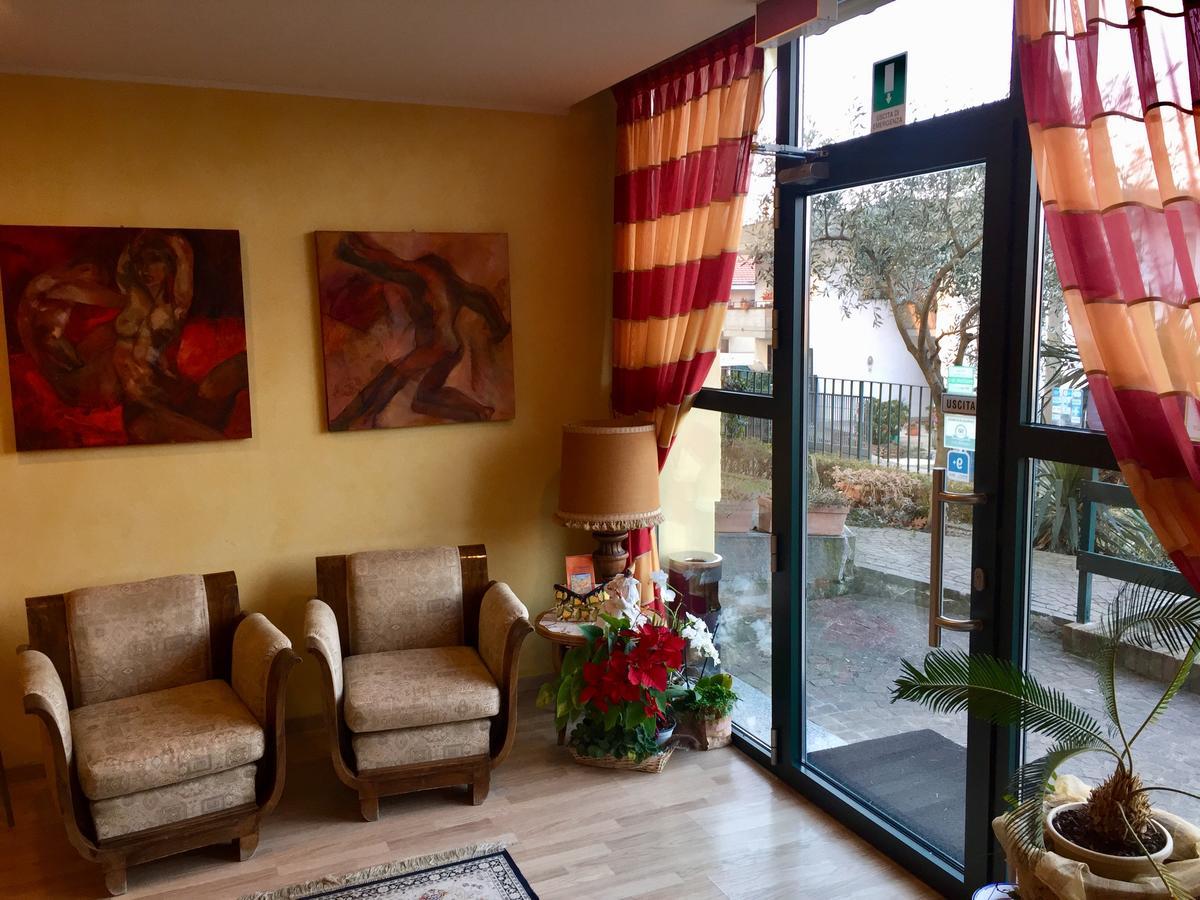 Hotel Visconti Cardano al Campo Kültér fotó
