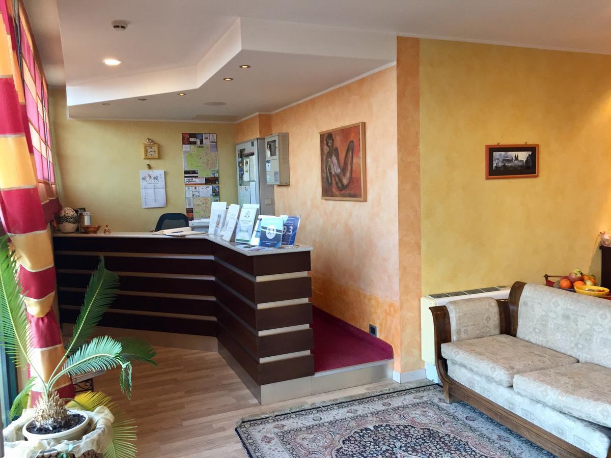 Hotel Visconti Cardano al Campo Kültér fotó