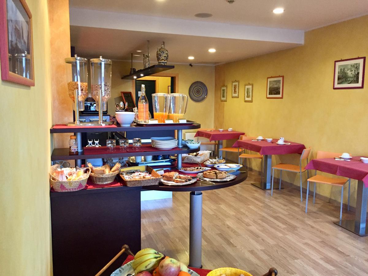 Hotel Visconti Cardano al Campo Kültér fotó