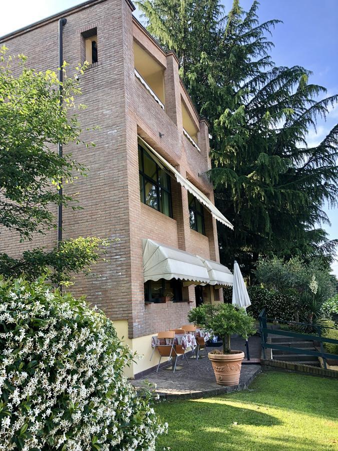 Hotel Visconti Cardano al Campo Kültér fotó