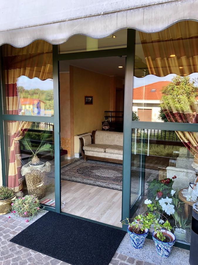 Hotel Visconti Cardano al Campo Kültér fotó