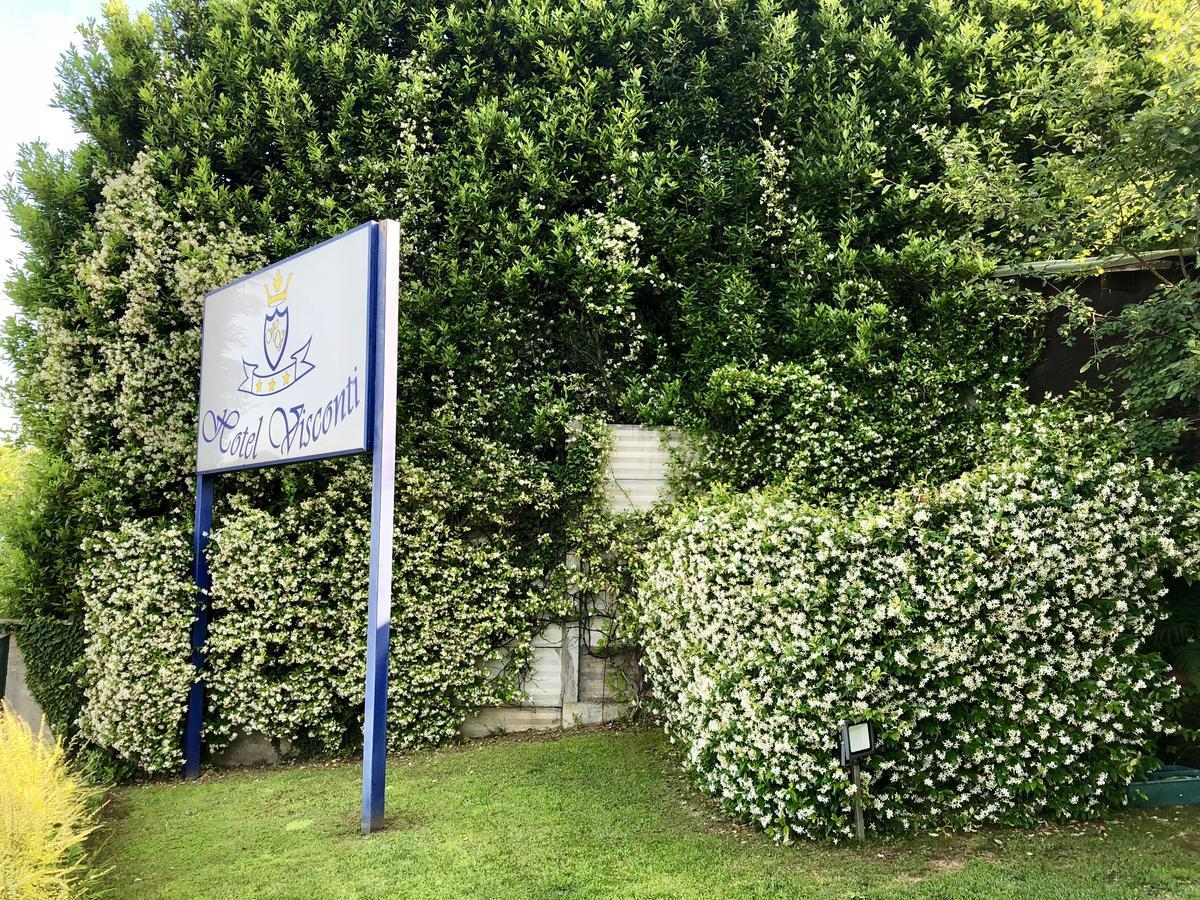 Hotel Visconti Cardano al Campo Kültér fotó