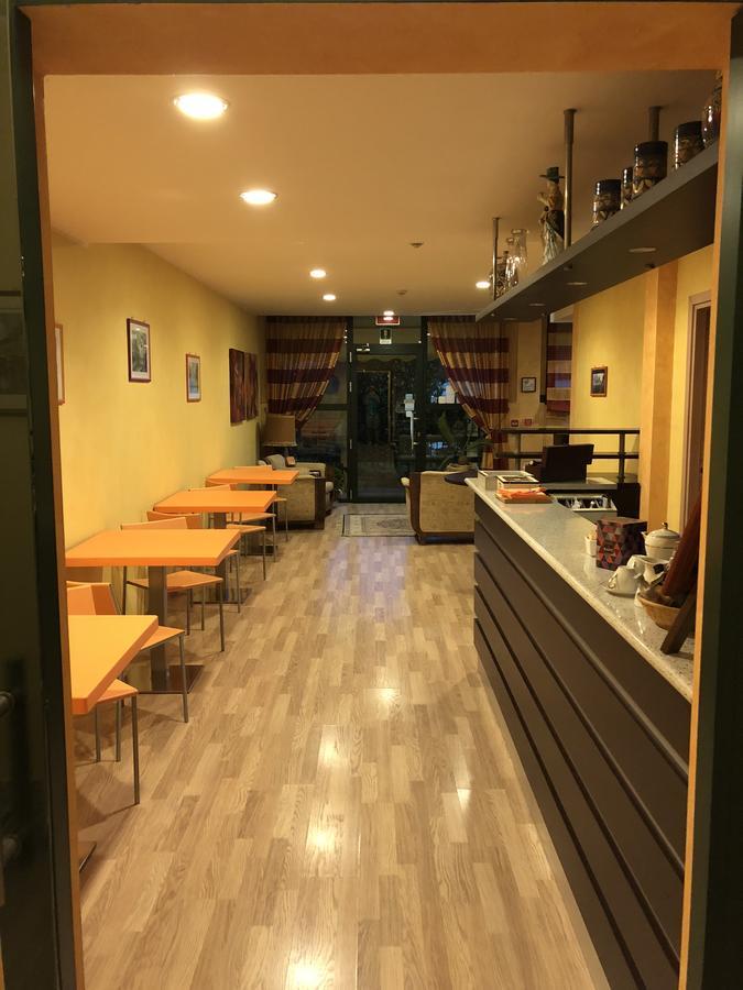 Hotel Visconti Cardano al Campo Kültér fotó
